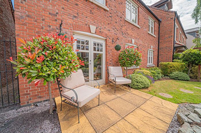 2 Bedroom Apartment For Sale In High Street, Knowle, B93