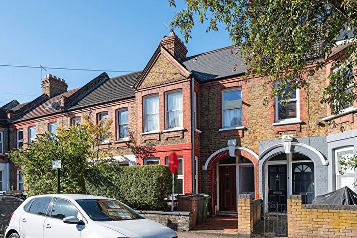 1 Bedroom Flat To Rent In Bloxhall Road, Leyton, London, E10