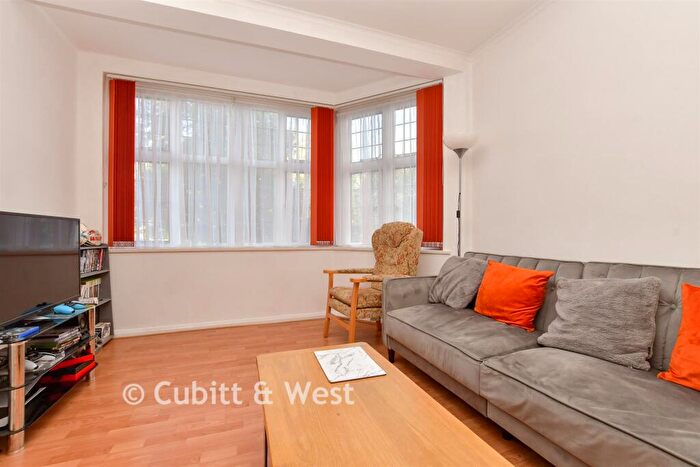 1 Bedroom Flat For Sale In Addiscombe Road, Croydon, Surrey, CR0