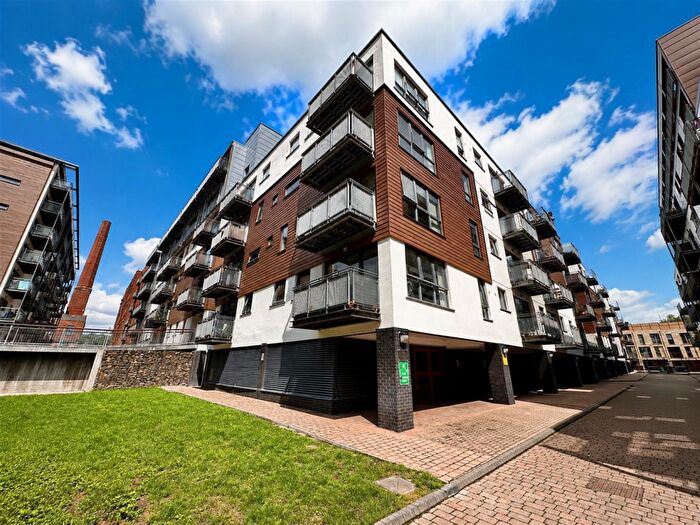 2 Bedroom Apartment To Rent In Advent House, Isaac Way, Manchester, M4