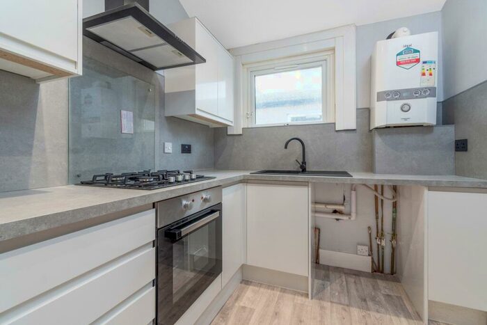 2 Bedroom Flat To Rent In Athol Road, Erith, DA8