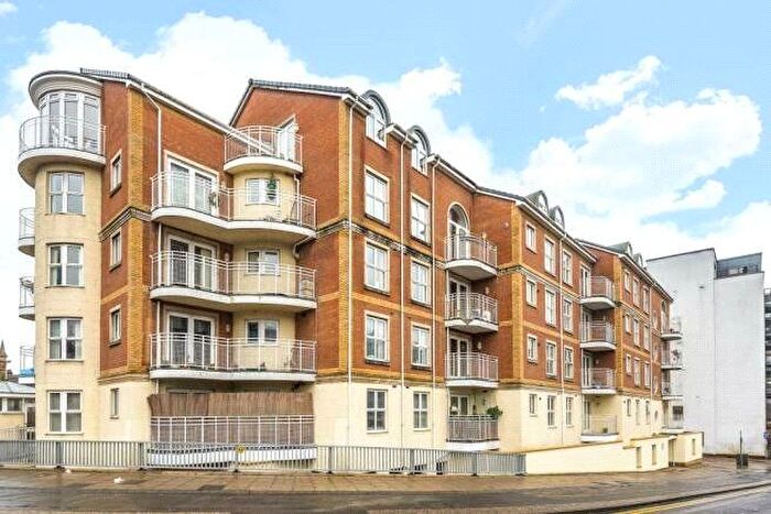 2 Bedroom Flat To Rent In Grantley Heights, Kennet Side, Reading, Berkshire, RG1