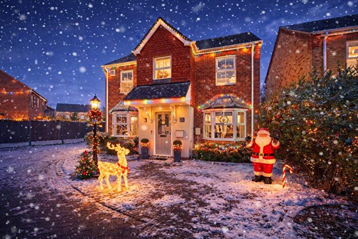 4 Bedroom Detached House For Sale In Rowan Close, Rayleigh, Essex, SS6