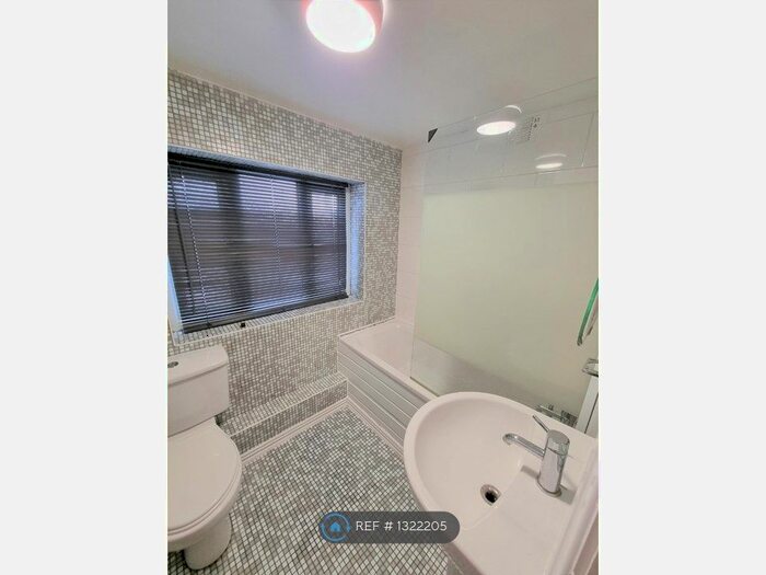 3 Bedroom Semi-Detached House To Rent In Castlewood Road, Salford M7