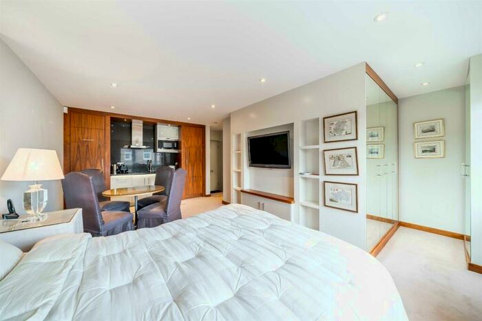 Apartment To Rent In Cumberland Terrace Mews, Regents Park, NW1