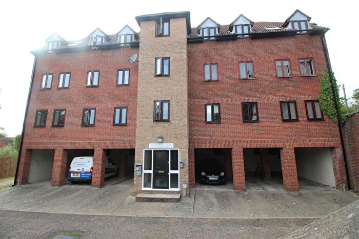 2 Bedroom Flat To Rent In Lancaster Court, Angleside, Brintree, CM7