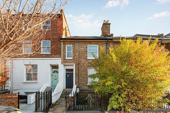 3 Bedroom Flat To Rent In Brackenbury Road, Brackenbury Village, W6