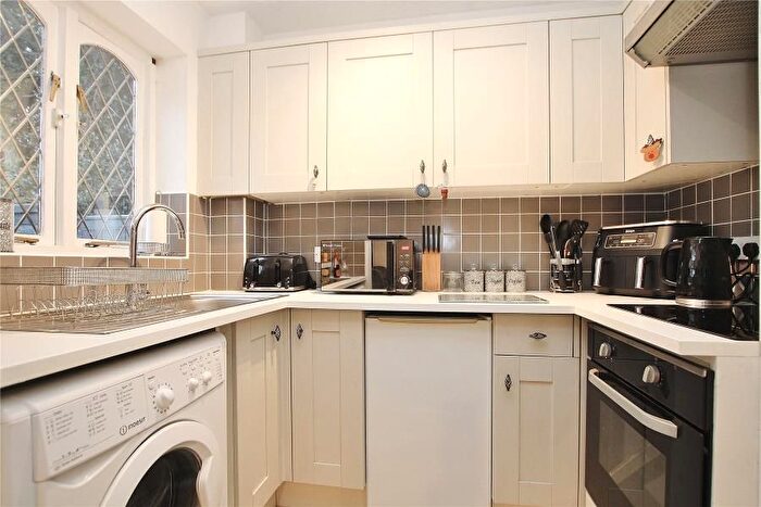 1 Bedroom End Of Terrace House To Rent In Woking, Surrey, GU24