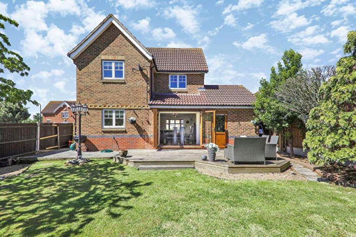 4 Bedroom Detached House To Rent In Greenhaven Drive, London, SE28