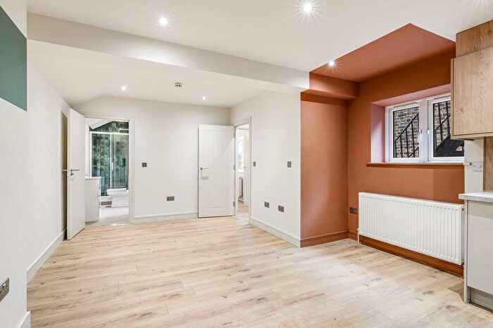 1 Bedroom Flat To Rent In High Street, Woking, GU21