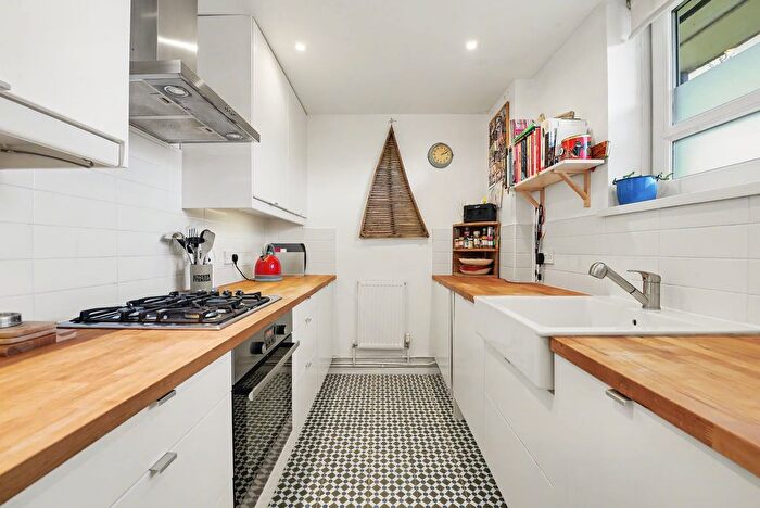 1 Bedroom Flat For Sale In Thorpedale Road, Gainsborough House Thorpedale Road, N4