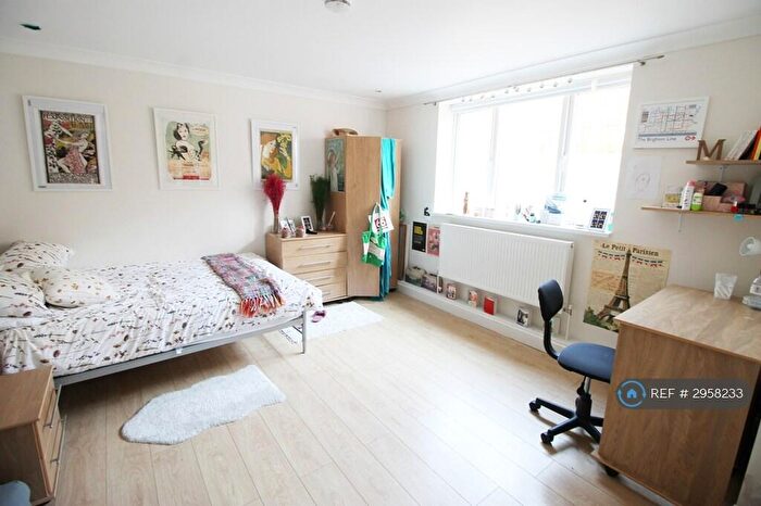 5 Bedroom Flat To Rent In Camden Road, London, NW1