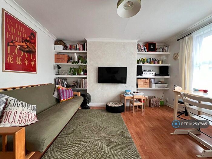 2 Bedroom Flat To Rent In Ravensbourne Road, London, SE6