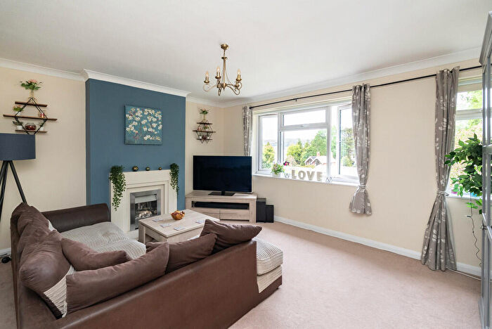 3 Bedroom Maisonette For Sale In St. Pauls Road West, Dorking, RH4