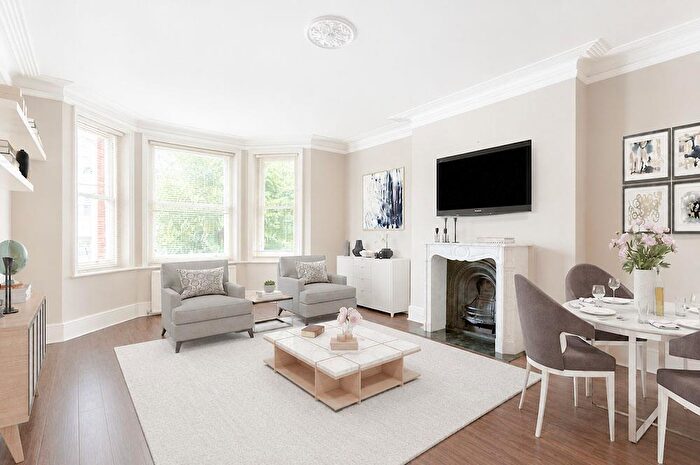 3 Bedroom Apartment To Rent In Gloucester Place, Marylebone, London, NW1