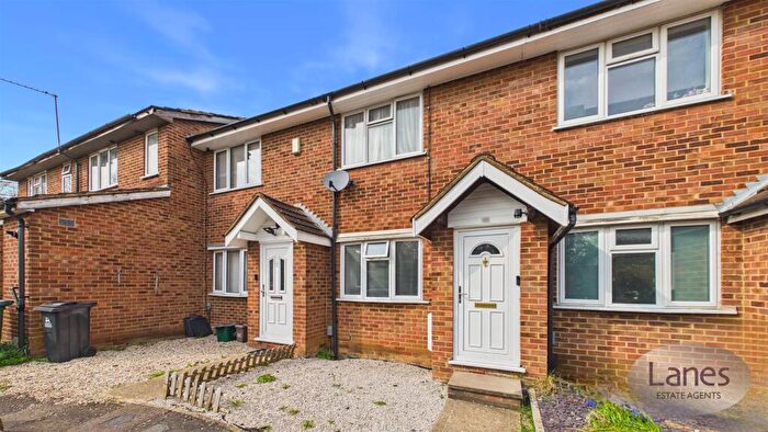 2 Bedroom Terraced House For Sale In The Canadas, Broxbourne, EN10