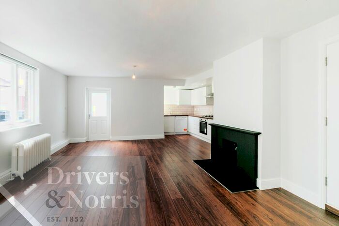 2 Bedroom Flat To Rent In St. Annes Close, Highgate, London, N6