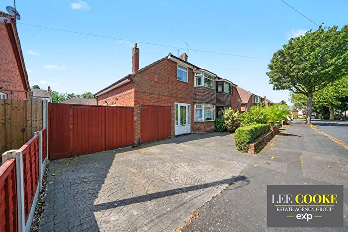 3 Bedroom Semi Detached House For Sale In Regent Street, Bilston, WV14