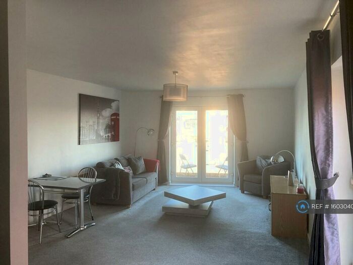 2 Bedroom Flat To Rent In Old Harbour Court, Hull, HU2