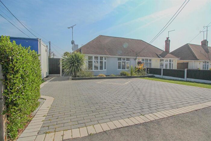 3 Bedroom Semi-Detached Bungalow For Sale In Deirdre Avenue, Wickford, SS12