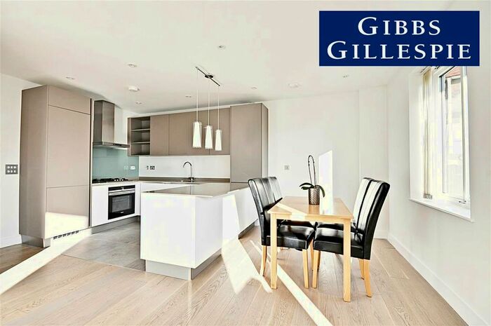 2 Bedroom Flat To Rent In London Road, Brentford, TW8