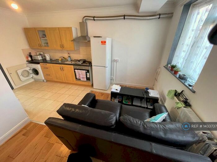 2 Bedroom Flat To Rent In Harrison Road, Southampton, SO17