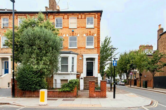 2 Bedroom Flat To Rent In Tollington Park, London N4
