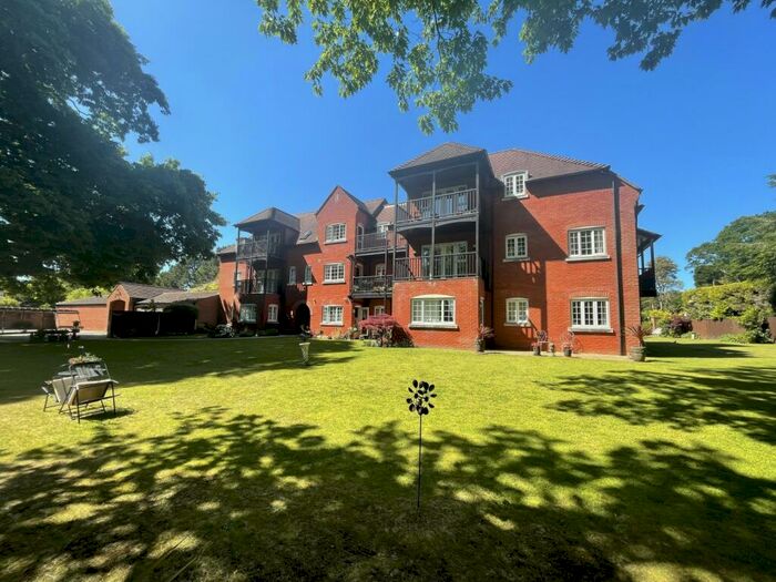 2 Bedroom Flat To Rent In Ferndown, BH22