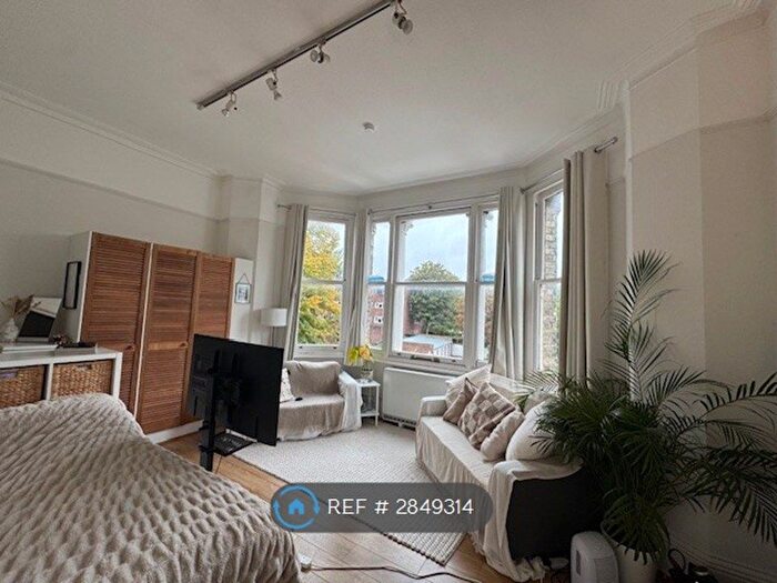Studio To Rent In Carlton Drive, London, SW15