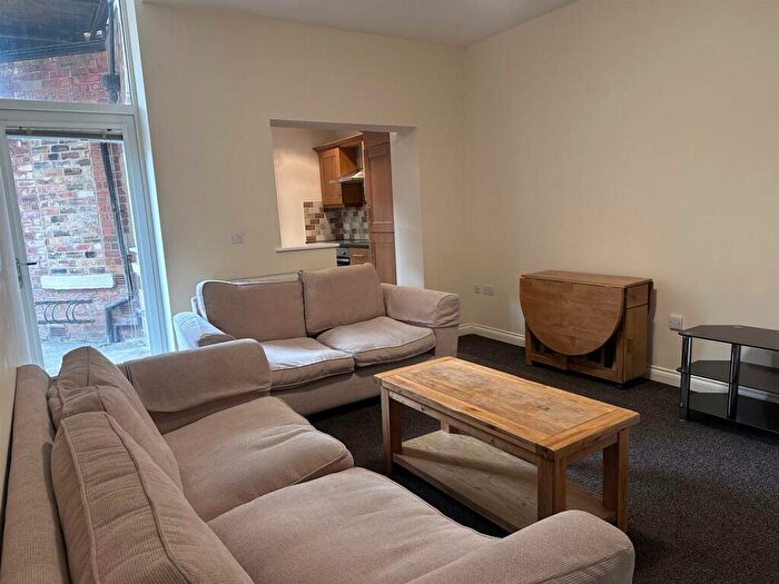 3 Bedroom Flat To Rent In Lonsdale Terrace, Jesmond, NE2