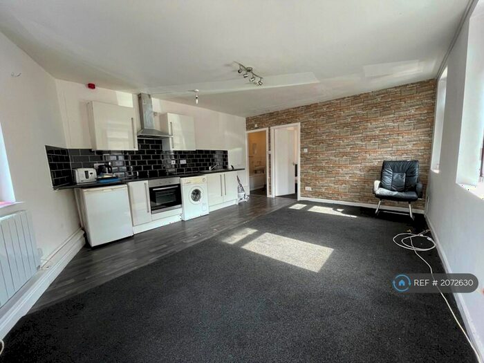 1 Bedroom Flat To Rent In Station Road, Steeton, Keighley, BD20