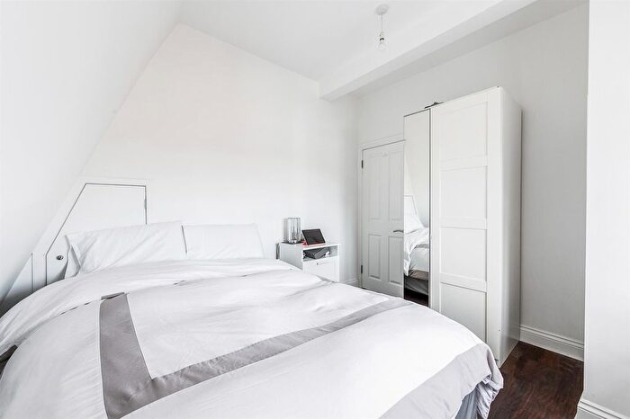 1 Bedroom Flat For Sale In Boston Manor Road, Brentford, TW8