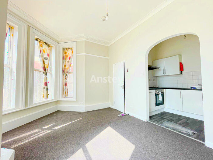 1 Bedroom Flat To Rent In Cobden Avenue, Southampton, SO18