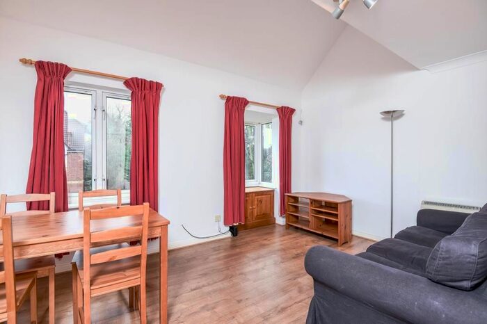 2 Bedroom Maisonette To Rent In Dorset Mews, Finchley Central N3