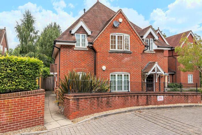 2 Bedroom Flat To Rent In Wychwood Place, Winchester, SO22