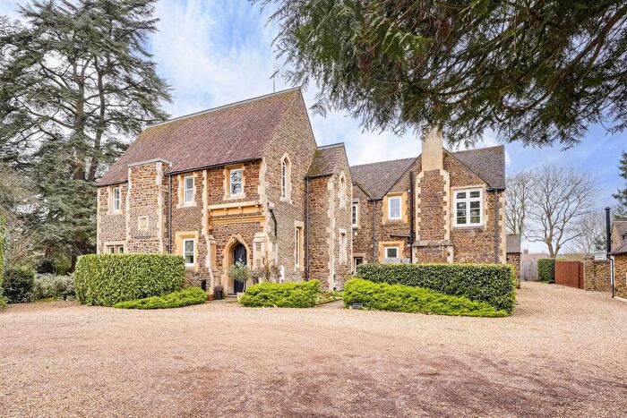 1 Bedroom Flat For Sale In Wellington House, Leighton Road, Heath And Reach, LU7