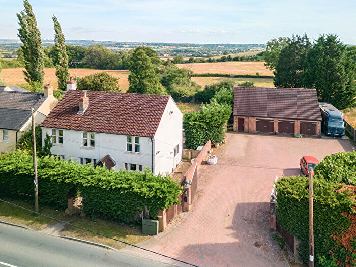 4 Bedroom Detached House For Sale In East End, Brinkworth, SN15