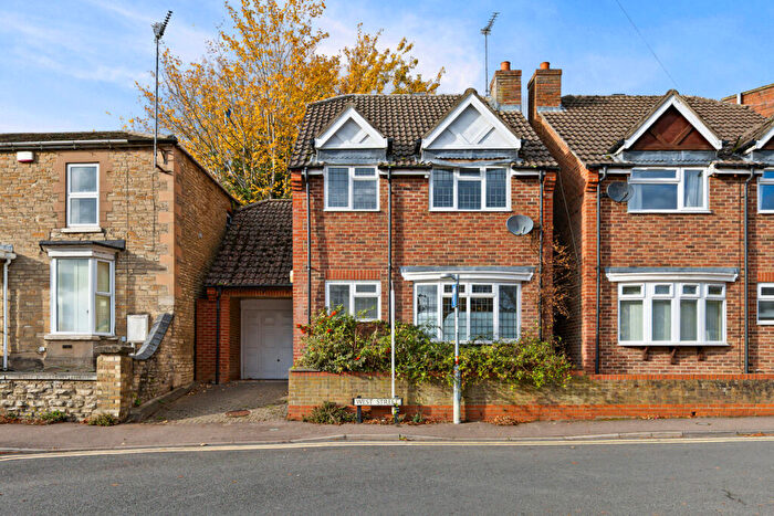 3 Bedroom Detached House For Sale In West Street, Raunds, NN9