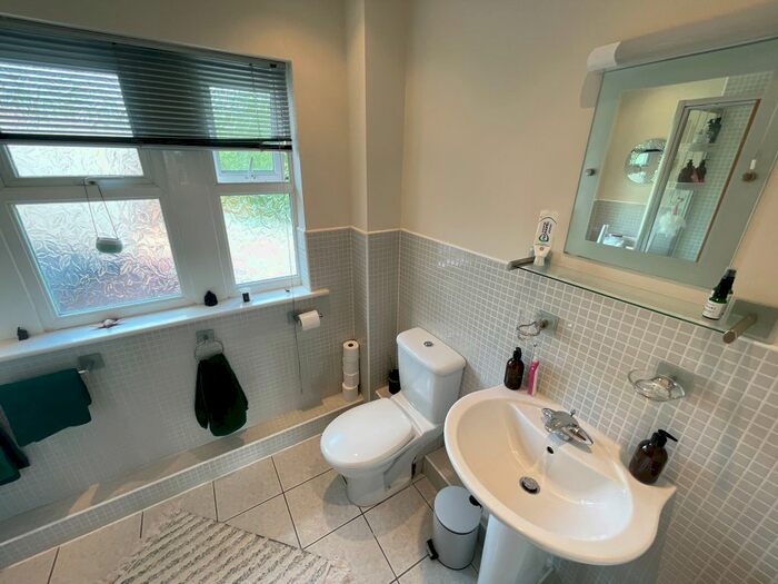 2 Bedroom Flat To Rent In Broadacre Place, Alderley Edge, SK9
