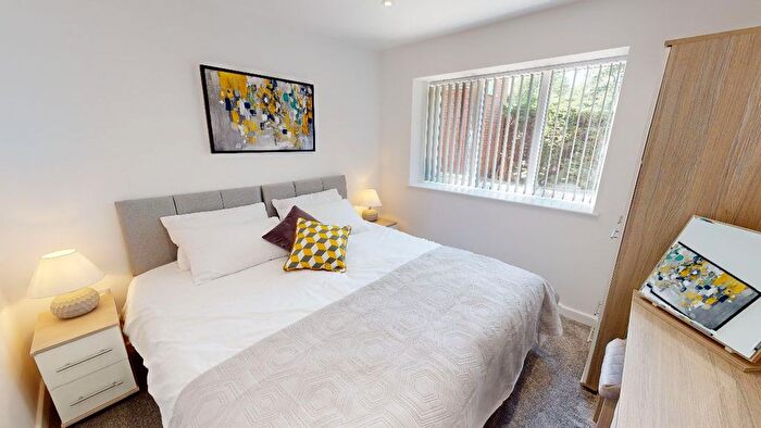 2 Bedroom Flat To Rent In Ap, - Willerby Road, HU5