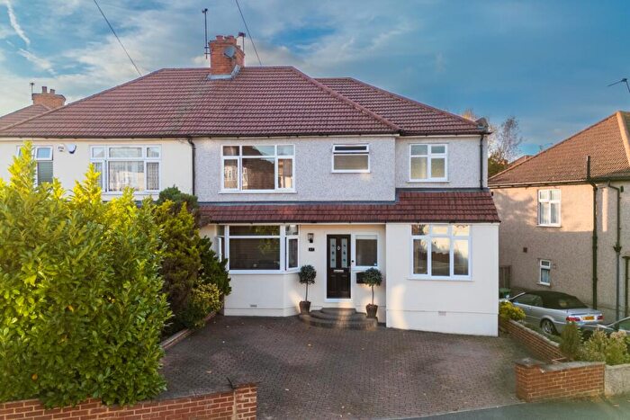 4 Bedroom Semi-Detached House For Sale In Pinnacle Hill North, Bexleyheath, Kent, DA7