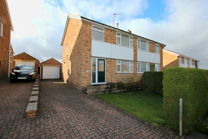 3 Bedroom Semi-Detached House For Sale In New Chapel Avenue, Penistone, S36