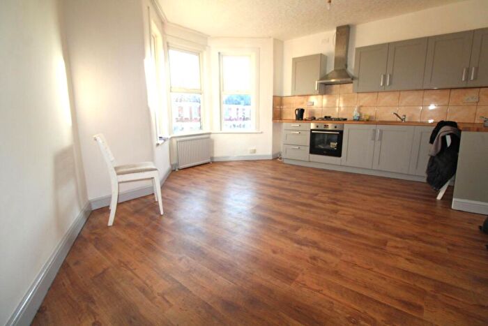 2 Bedroom Flat To Rent In Woodside Gardens, Tottenham, N17