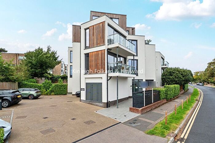 2 Bedroom Flat To Rent In Albemarle Road, Beckenham, BR3
