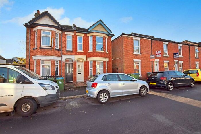 3 Bedroom House To Rent In Gordon Avenue, Southampton, SO14