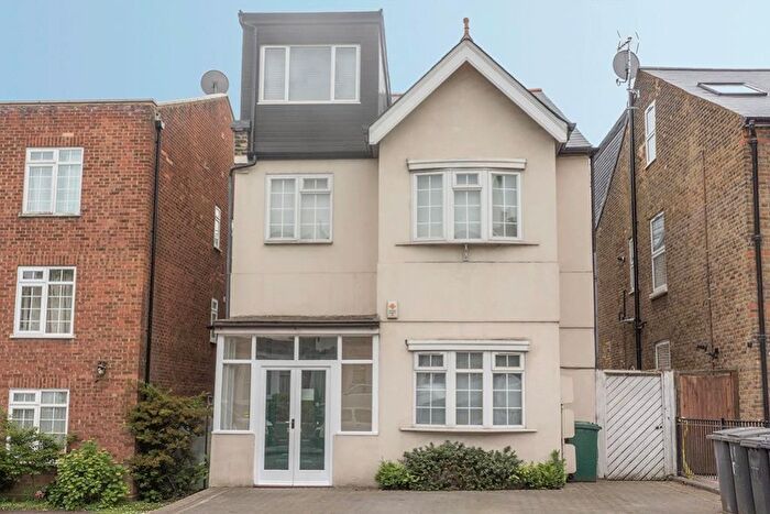 3 Bedroom Flat For Sale In Finchley Lane, London, NW4