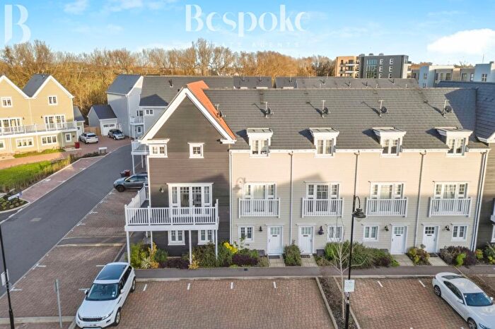 4 Bedroom Terraced House For Sale In Sunapee Road, Reading, RG2