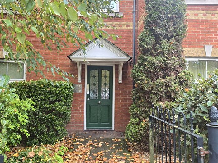 1 Bedroom Flat To Rent In St. Judes Road, Englefield Green, Egham, TW20