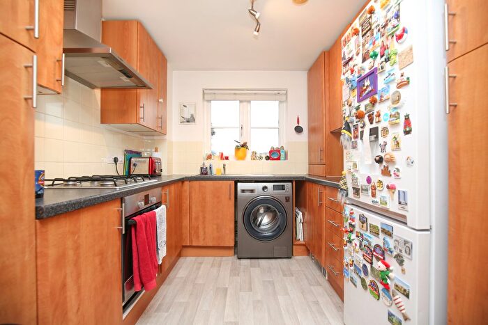 2 Bedroom Flat For Sale In Field Farm Road, Belgrave, Tamworth, B77