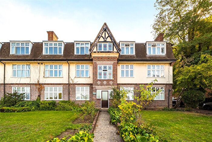 2 Bedroom Flat For Sale In Portsmouth Road, Surbiton, KT6